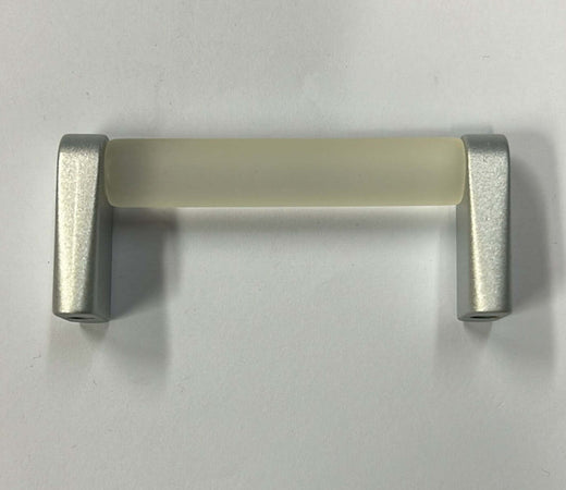 CONNEX---MANIGLIA-IN-VETRO-BIANCO-CON-ANGOLARI-NIKELATI-64MM