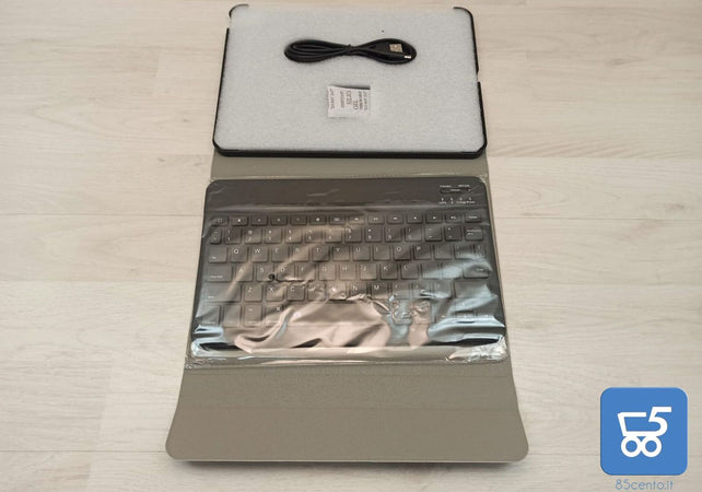 Custodia con Tastiera per iPad 10.8 2020 Effetto Marmo Layout US con Adesivi Italiani