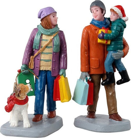 Famiglia che fa shopping, personaggi per villaggio di Natale in poliresina Casa e cucina/Decorazioni per interni/Addobbi e decorazioni per ricorrenze/Decorazioni natalizie/Oggettistica MagiediNatale.it - Altamura, Commerciovirtuoso.it