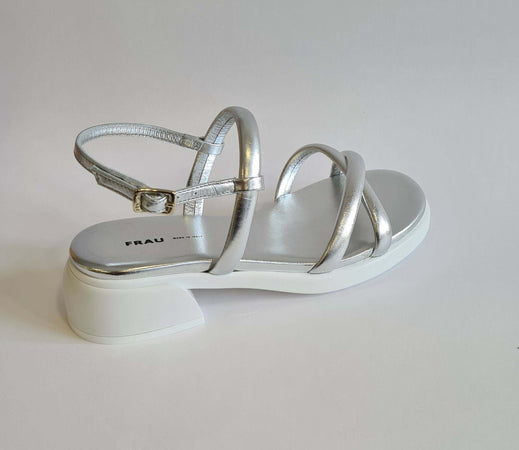 Frau donna sandali con fascette tubolari in pelle laminata