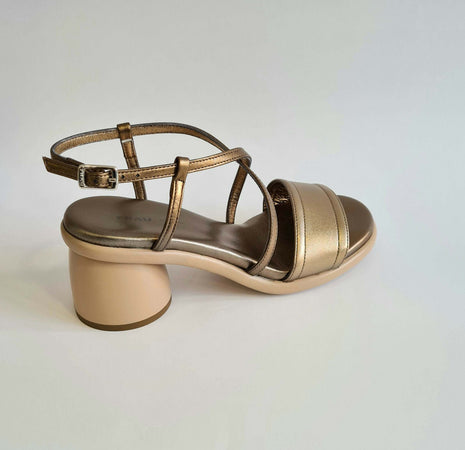 Frau donna sandalo in pelle laminata gold con tacco geometrico