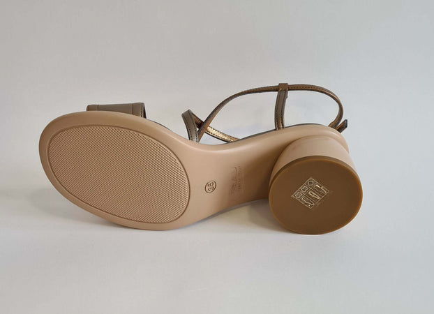 Frau donna sandalo in pelle laminata gold con tacco geometrico