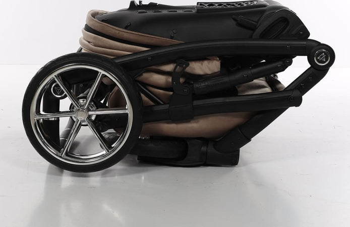 Junama Velur Italy 3 in 1 Beige Telaio Nero dettagli Argento Prima infanzia/Passeggini carrozzine e accessori/Passeggini e carrozzine/Sistemi modulari La Casa Del Bebè - Napoli, Commerciovirtuoso.it