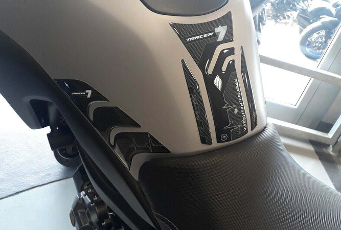 Kit-di-3-adesivi-per-serbatoio-moto-in-resina-gel-3D-compatibile-Yamaha-Tracer-7
