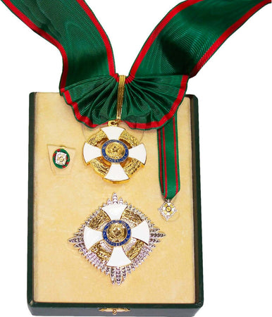 Kit Grand'ufficiale Al Merito Della Repubblica Italiana Set Completo Con Collare Rosetta In Seta Croce Di Gala Placca Metallica Sport e tempo libero/Accessori/Trofei medaglie e premi/Medaglie Il Distintivo - Pesaro, Commerciovirtuoso.it