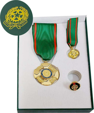 Kit Ufficiale Ordine Della Repubblica Speciale Per Nomina Da Cavaliere Al Merito Della Repubblica OMRI In Metallo, Zama E Seta Sport e tempo libero/Accessori/Trofei medaglie e premi/Medaglie Il Distintivo - Pesaro, Commerciovirtuoso.it