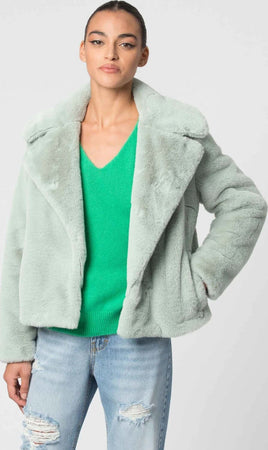 Kocca Giacca Donna Ecopelliccia Dynay Verde Polvere Ai23 Giacca Corta Colletto a Rever Tasche Invisibili E Abbottonatura Nascosta Moda/Donna/Abbigliamento/Giacche e cappotti/Giacche Kanal 32 - Santa Maria di Licodia, Commerciovirtuoso.it
