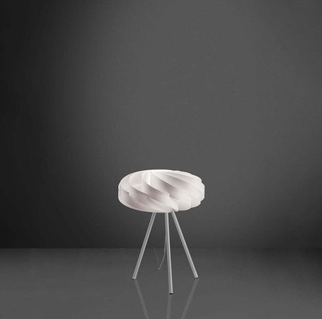 Lampada-Da-Tavolo-Con-Treppiede-1-Luce-Flat-In-Polilux-Bianco-Made-In-Italy