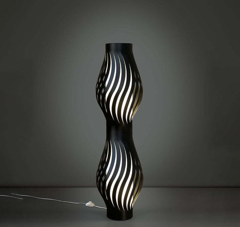 Lampada-Da-Terra-Totem-Helios-1-Luce-In-Polilux-Nero-Made-In-Italy