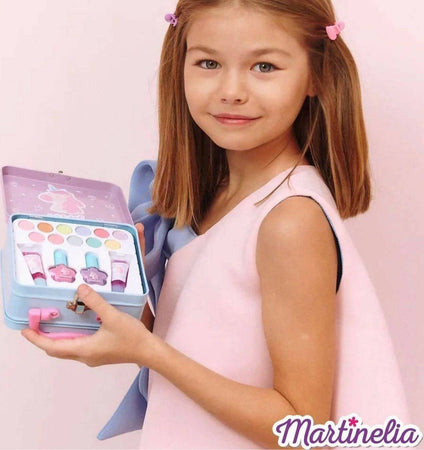 Little Unicorn Martinelia Beauty Kit Set Da Trucco Bambina Con Beauty Case Smalti Ombretti Glitter Unicorno Bimba Giochi e giocattoli/Giochi d'imitazione e accessori di travestimento/Accessori per travestimento/Trucchi Cartoleria Deja Vu - Crotone, Commerciovirtuoso.it