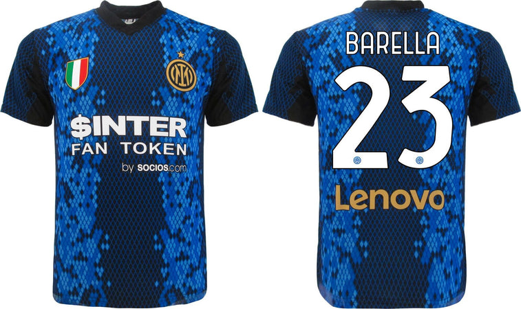 Maglia Ufficiale Da Calcio Nicolò Barella 23 Sport e tempo libero/Fan Shop/Calcio/Abbigliamento/Magliette e Top Il Distintivo - Pesaro, Commerciovirtuoso.it
