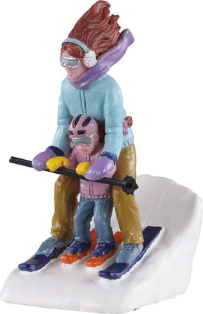 Mamma e figlia che sciano, personaggi per villaggio di Natale in poliresina Casa e cucina/Decorazioni per interni/Addobbi e decorazioni per ricorrenze/Decorazioni natalizie/Oggettistica MagiediNatale.it - Altamura, Commerciovirtuoso.it