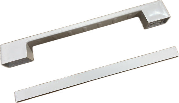 MANIGLIA CONGELATORE FRIGORIFERO VETRINA BIANCA UNIVERSALE LUNGA 31,5 CM Casa e cucina/Grandi elettrodomestici/Accessori e parti di ricambio/Ricambi e accessori per frigoriferi/Maniglie per frigoriferi Rossi Ricambi - Venetico Marina, Commerciovirtuoso.it