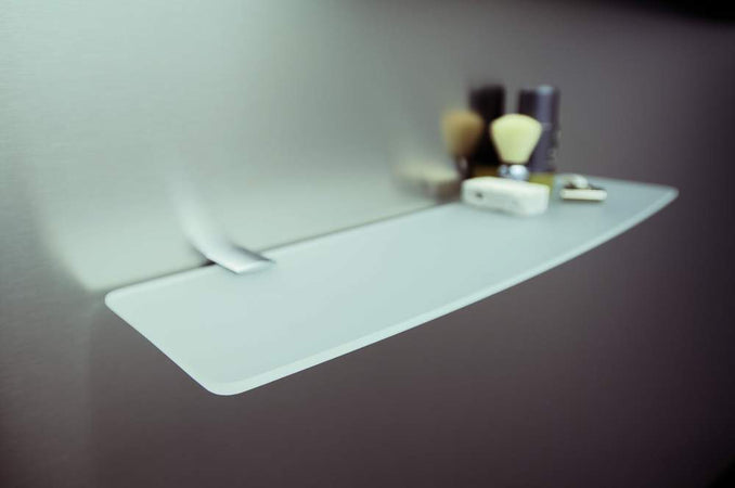 METAFORM---MOVIN'-MENSOLA-56CM-IN-OTTONE-E-VETRO
