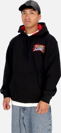 MITCHELL-&-NESS-Felpa-Cappuccio-Uomo-Nba-Premium-Fleece-Vintage-Logo-Hoodie-Allen-Iverson-Phi76e-Black-da-uomo