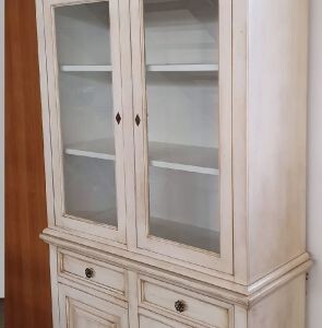 MOBILI-2G---Cristalliera-2-porte-legno-shabby-bianco-anticato-117x46x220