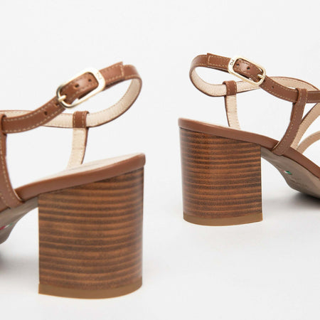 Nerogiardini donna sandalo con tacco in pelle