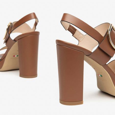Nerogiardini donna sandalo con tacco in pelle