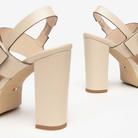 Nerogiardini donna sandalo con tacco in pelle