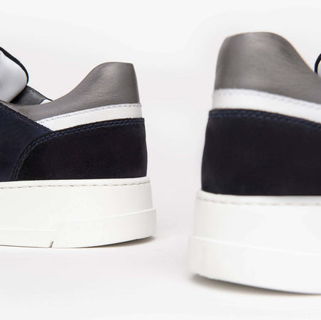 Nerogiardini Sneakers Uomo Blu In Pelle Suola Bianca Scarpa Lacci Suola in Gomma Autunno Inverno 2022/2023 I202591U