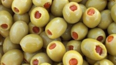 Olive-verdi-farcite-con-peperone-rosso