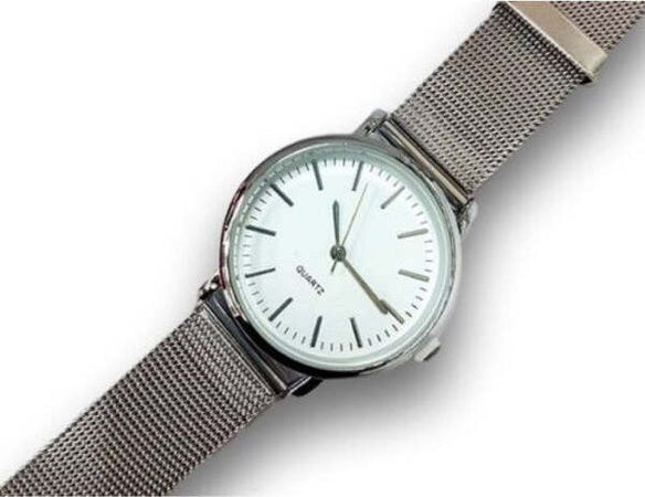 Orologio-Polso-Donna-Analogico-Quarzo-Moderno-Fashion-Casual-Silver-Fondo-Bianco