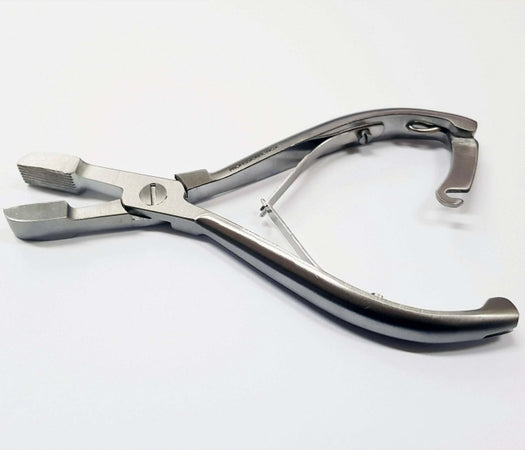 PINZA STRINGI FILI PUNTA DENTATA 411 ACCIAIO PER ANSE FILO GIOIELLI TRONCHESE Fai da te/Utensili elettrici e a mano/Utensili a mano/Pinze e tenaglie/Set pinze Trade Shop italia - Napoli, Commerciovirtuoso.it