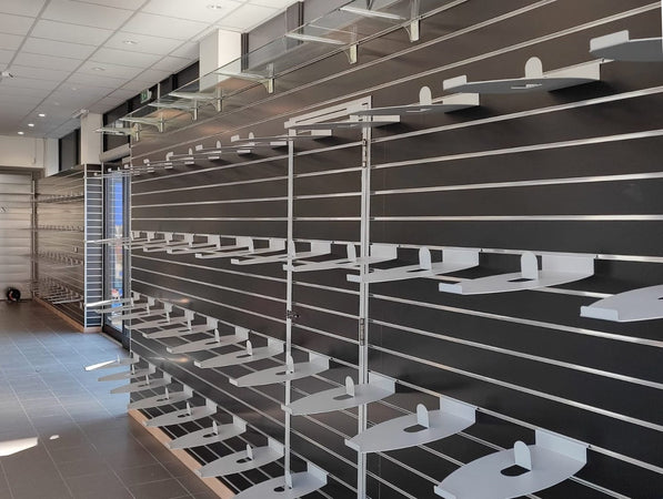 Portacasco colore alluminio per pannello dogato cm. 40x23,5