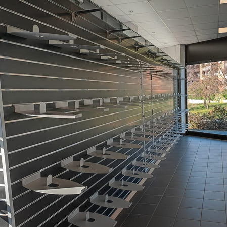 Portacasco colore alluminio per pannello dogato cm. 40x23,5