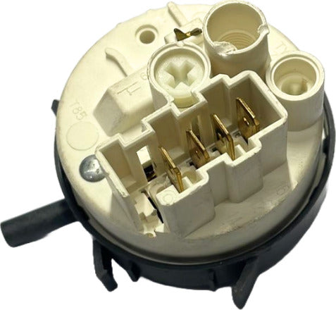 Pressostato Lavatrice Smeg Originale 816210372 Casa e cucina/Grandi elettrodomestici/Accessori e parti di ricambio/Ricambi e accessori per lavastoviglie/Kit di installazione per lavastoviglie Rossi Ricambi - Venetico Marina, Commerciovirtuoso.it