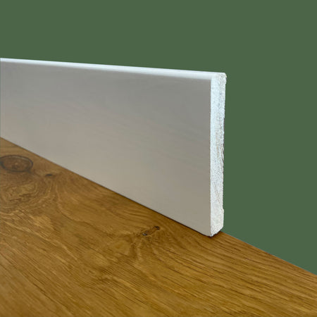 Battiscopa PREMIUM in legno MASSELLO squadrato 95x12 laccato bianco liscio (prezzo al metro) - Eternal Parquet