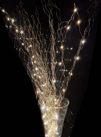 Ramo luminoso con ciuffi di nanoled decorazione natalizia in metallo Casa e cucina/Decorazioni per interni/Addobbi e decorazioni per ricorrenze/Decorazioni natalizie/Ghirlande e corone MagiediNatale.it - Altamura, Commerciovirtuoso.it