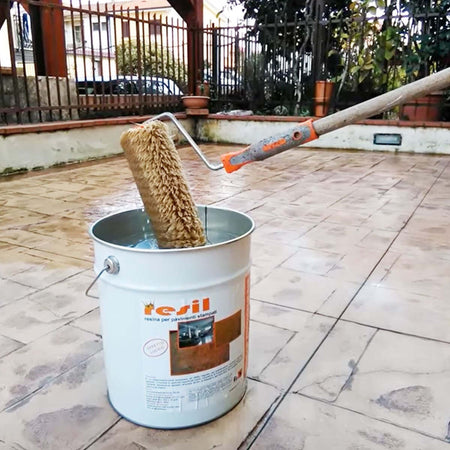 RESIL-19-lt-Resina-Impermeabilizzante-Consolidante-Antipolvere-per-Pavimenti-in-Cemento-e-Pietre