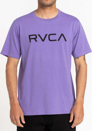 Rvca T-shirt Uomo Aster Purple Maglia Girocollo Mezze Maniche Logo Rvca Big Maglietta Rvca Aster Purple Moda/Uomo/Abbigliamento/T-shirt polo e camicie/T-shirt Snotshop - Roma, Commerciovirtuoso.it
