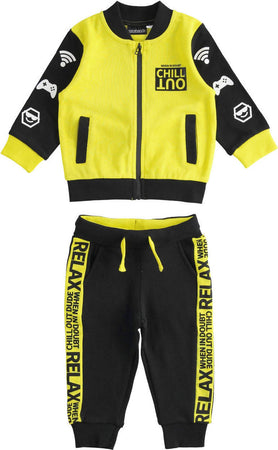 Sarabanda Tuta Completo Multicolor Giallo Nero 100% Cotone Jogging Bambino + Maglietta Girocollo Con Stampa 100% Cotone 1021276100 1201276400 Moda/Bambini e ragazzi/Abbigliamento/Abbigliamento sportivo/Completi sportivi/Tute da ginnastica Sanitaria Gioia del Bimbo - Villa San Giovanni, Commerciovirtuoso.it