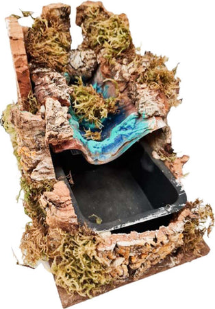 Scenario con cascata per presepe natalizio in legno e sughero funzionante a corrente Casa e cucina/Decorazioni per interni/Addobbi e decorazioni per ricorrenze/Decorazioni natalizie/Presepi/Statuine e fondali per il presepe MagiediNatale.it - Altamura, Commerciovirtuoso.it