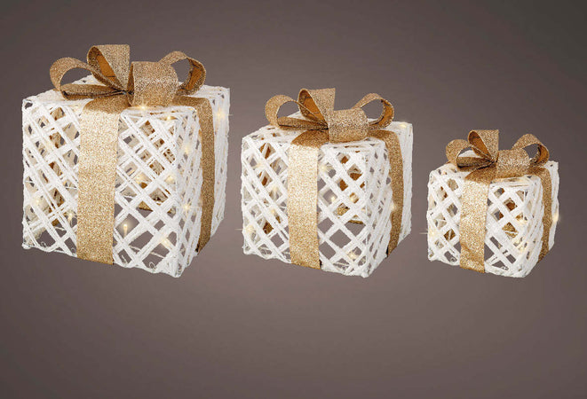 Set 3 pacchi regalo in resina luminoso color bianco e oro per uso interno ed esterno Casa e cucina/Decorazioni per interni/Addobbi e decorazioni per ricorrenze/Decorazioni natalizie/Luci natalizie/Catene luminose per esterni MagiediNatale.it - Altamura, Commerciovirtuoso.it