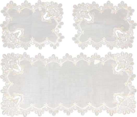 Set 3x Centrini Runner Renato Balestra Centrini in Pizzo Ecrù Macramè Con Strass Bianchi E Beige Centrini Rettangolari Art. 1408 Casa e cucina/Tessili per la casa/Tessili da cucina/Runner L’Orchidea - Siderno, Commerciovirtuoso.it