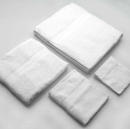 Set-di-Asciugamani-per-il-bagno-in-cotone-di-colore-bianco