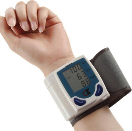 SFIGMOMANOMETRO MISURATORE DI PRESSIONE DA POLSO AUTOMATICO DIGITALE LCD CK101 Salute e cura della persona/Prodotti e apparecchiature mediche/Apparecchi diagnostici e di monitoraggio/Misuratori della pressione arteriosa/Misuratori da braccio/Misuratori elettrici Trade Shop italia - Napoli, Commerciovirtuoso.it