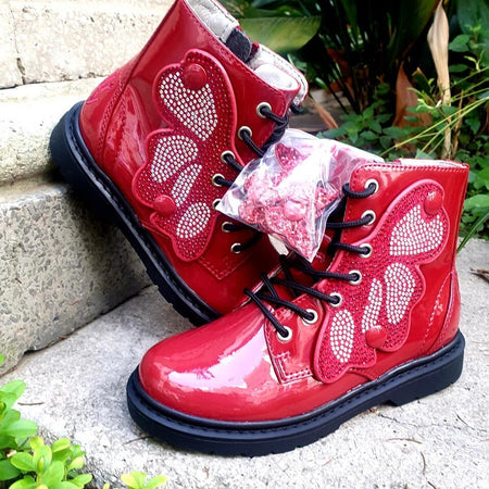 Stivali Bambina Lelli Kelly Anfibio Ali Bimba Rosso O Nero Dettaglio Ali Di Fata Con Lacci Stivali Casual Effetto Glitter Tomai Effetto Perlato Moda/Bambine e ragazze/Scarpe/Stivali D'Avanzo Clazature - Nola, Commerciovirtuoso.it