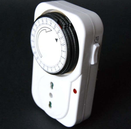 Timer Programmatore Meccanico Analogico Giornaliero Con Presa Bipasso 16a 24 Ore Fai da te/Materiale elettrico/Timer Trade Shop italia - Napoli, Commerciovirtuoso.it