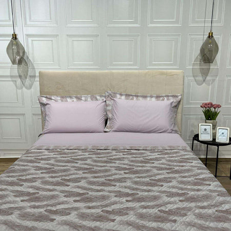 Trapuntino-matrimoniale-con-lavorazione-tono-su-tono-art.Spagna-colore-rosa-misura:-270x270-sopra-tessuto:-100%-cotone-sotto-tessuto:-100%-cotone-Mon-Amour-made-in-Italy