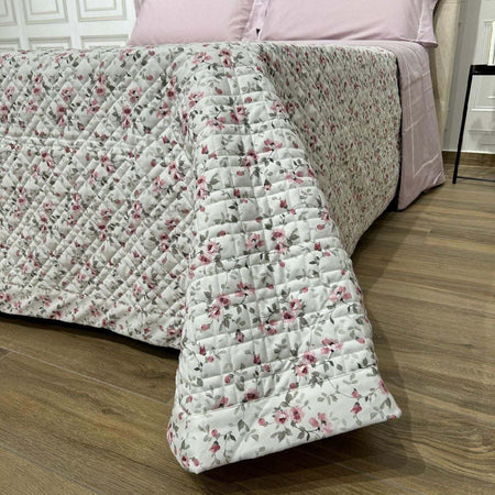 Trapuntino-matrimoniale-con-stampa-digitale-floreale-art.Provenzale-colore-rosa--misura:-270x270-sopra-tessuto:-100%-cotone-sotto-tessuto:-100%-cotone-Mon-Amour-made-in-Italy