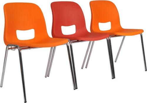 Sedia fissa su gambe con struttura in plastica colorata impilabile (lotto minimo n. 4 pezzi)