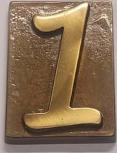 VUMME-SRL---NUMERO-CIVICO-IN-OTTONE-CON-FINITURA-BRONZATA---NUMERO-1-**
