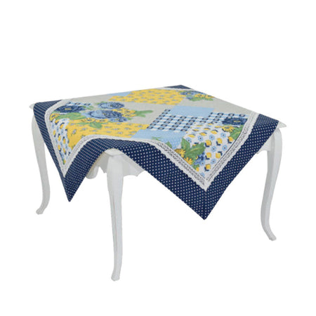 Centrotavola quadrato 90x90 cm in cotone con stampa peonie e bordo in pizzo, marca Preziosa Home, elegante e Made in Italy.