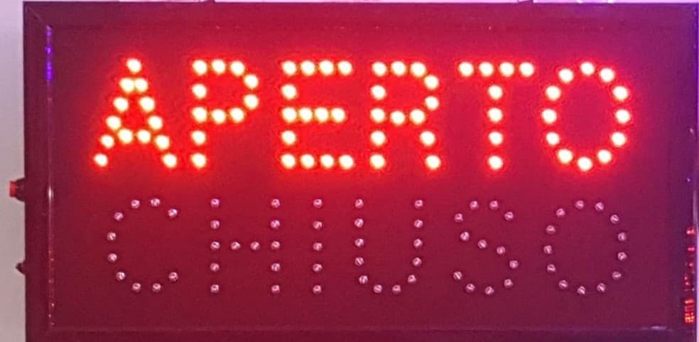 INSEGNA A LED LUMINOSA DINAMICA CON TASTO SELETTORE APERTO O CHIUSO 50X25 CM