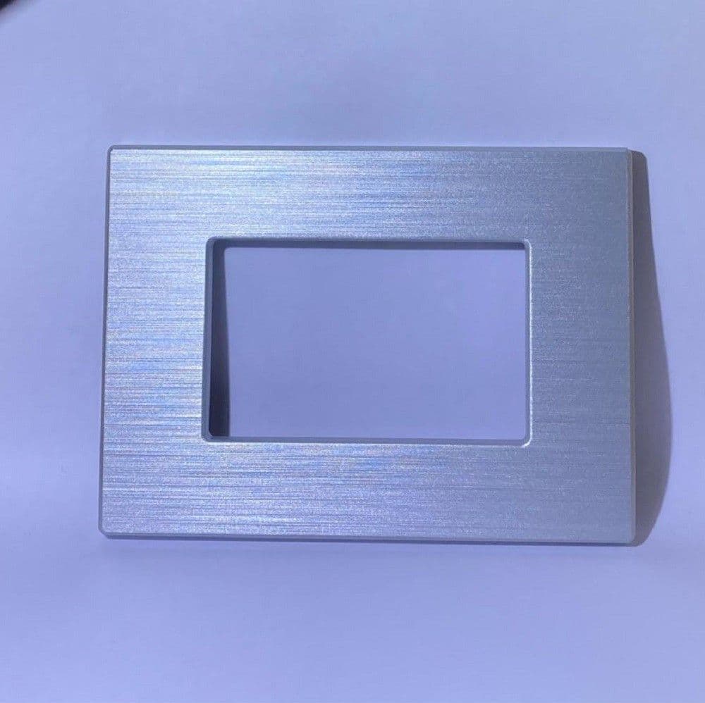 PLACCA DYNAMIC 3 4 6M TECNOPOLIMERO SATINATO ARGENTO COMPATIBILE BTICINO AXOLUTE - 4