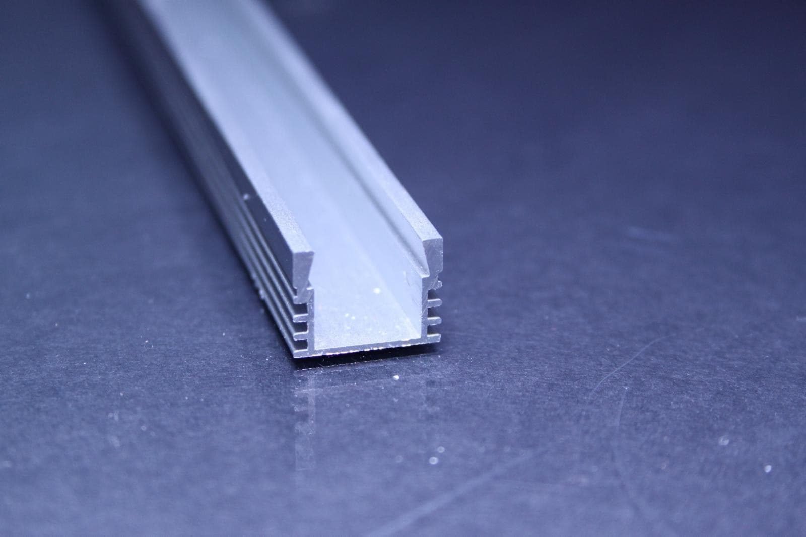 Profilo barra 1m alluminio per strip LED CC-32 con coperchio opaco o trasparente - 2